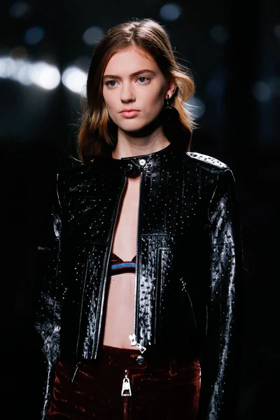 Look 80